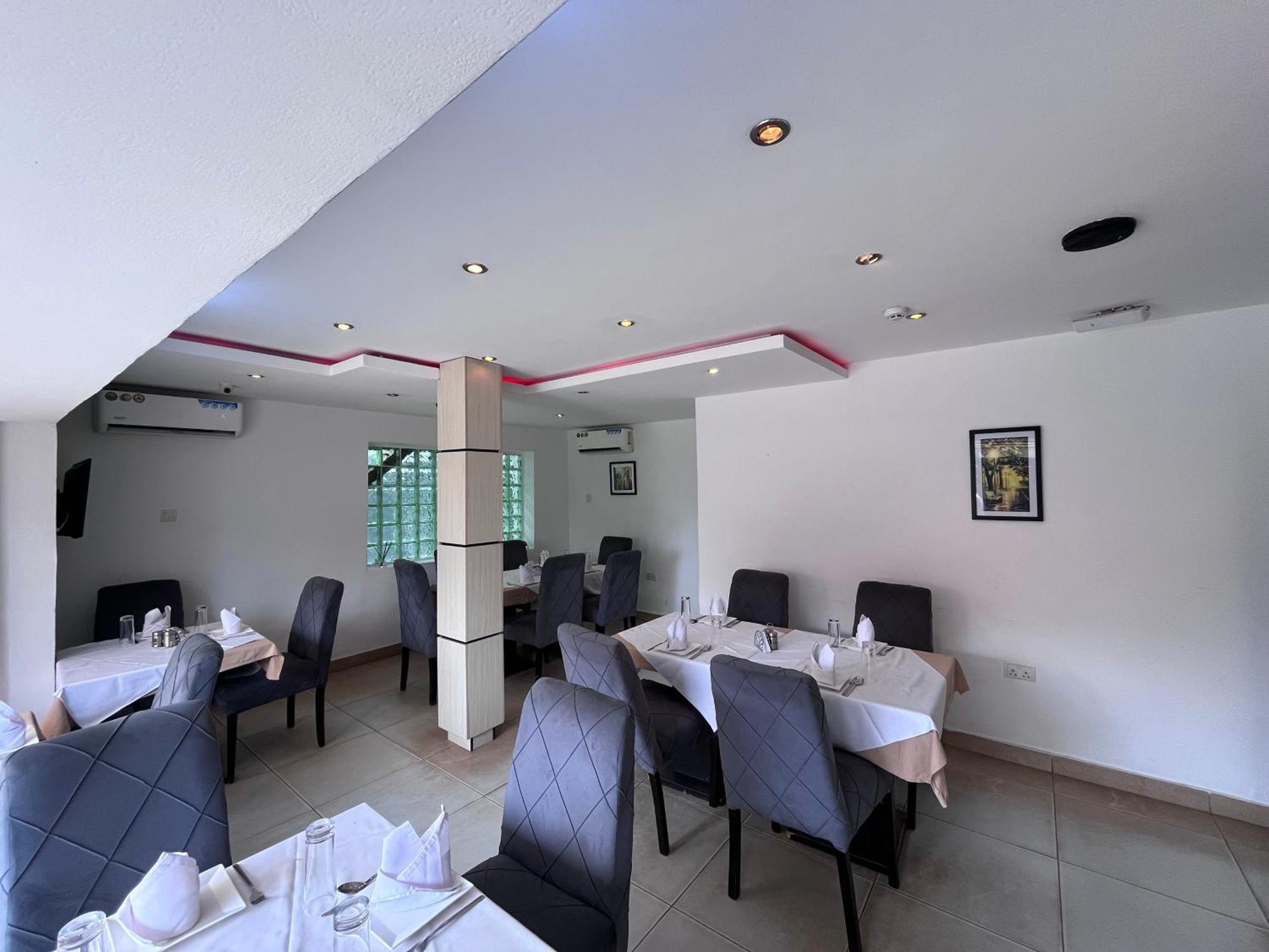 Blackwood Hotels Ikeja Exterior photo