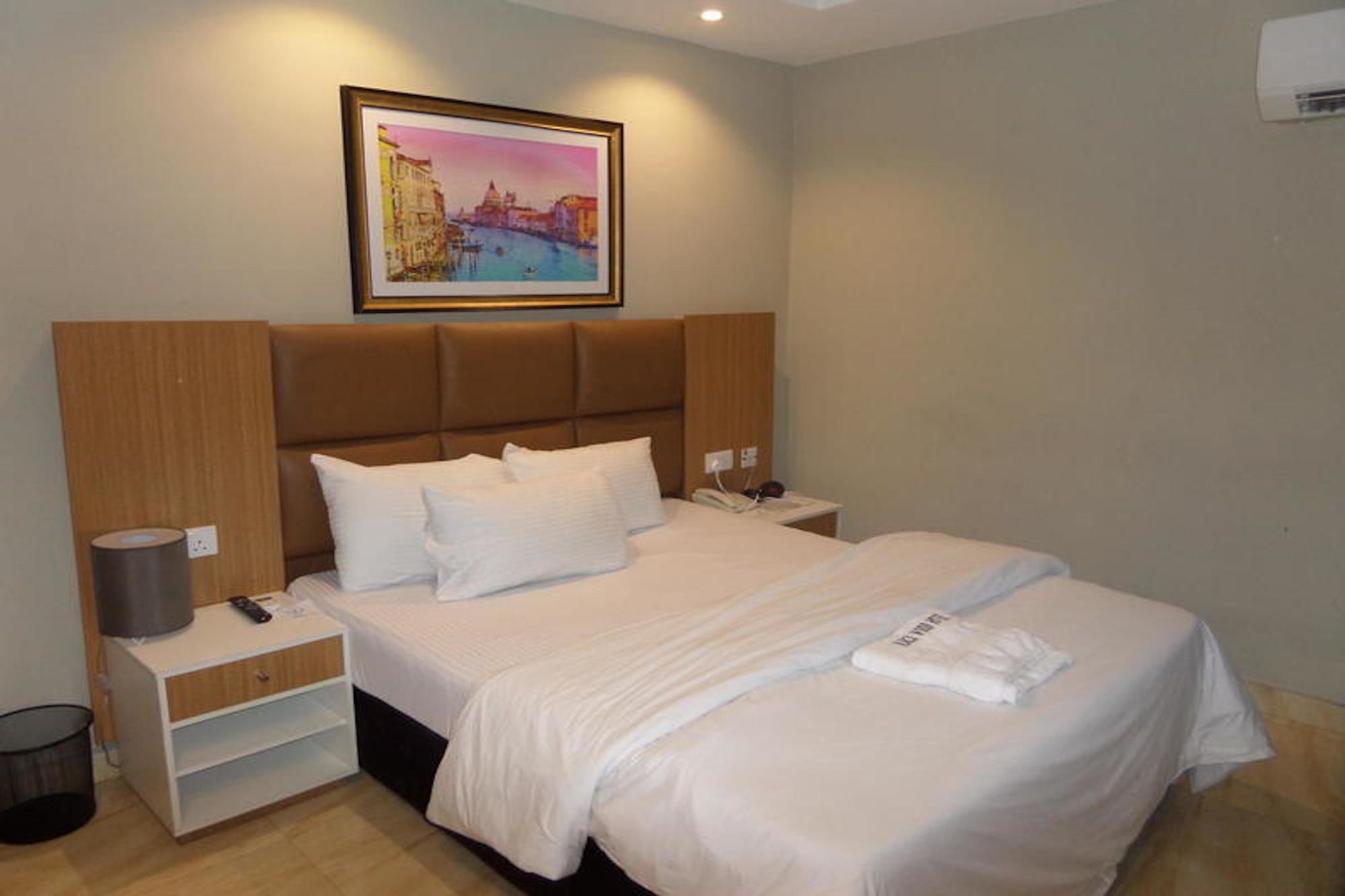 Blackwood Hotels Ikeja Exterior photo